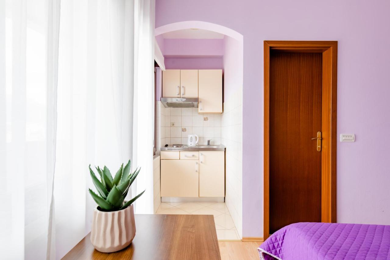 Apartments Mara Kaštela Esterno foto